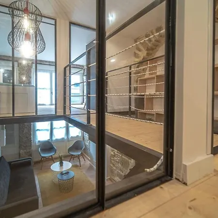 Spacious Renovated Loft - - Guillotiere *