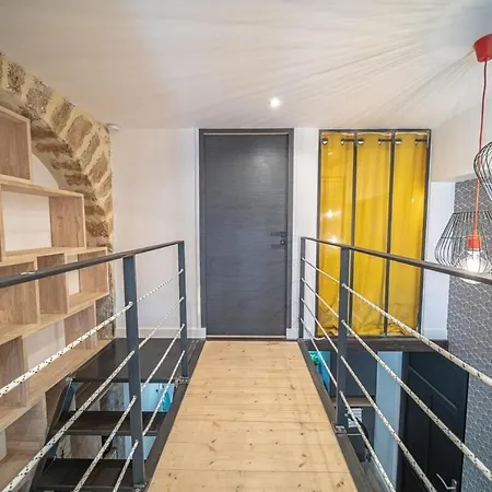 Spacious Renovated Loft - - Guillotiere *